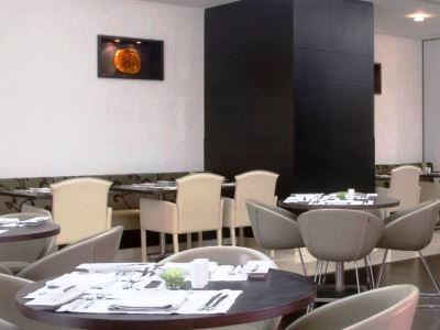 restaurant - hotel holiday inn al barsha - dubai, united arab emirates