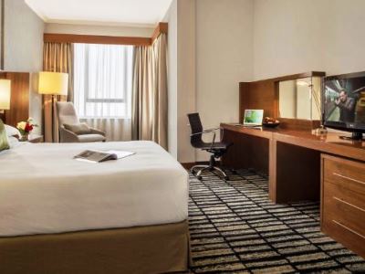 bedroom - hotel jumeira rotana - dubai, united arab emirates