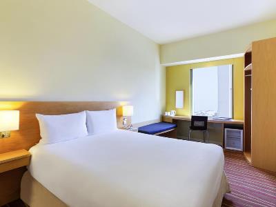 bedroom 1 - hotel ibis al rigga - dubai, united arab emirates