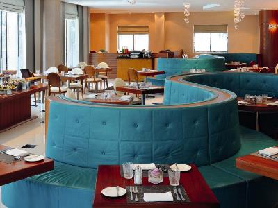 restaurant 1 - hotel avani deira - dubai, united arab emirates