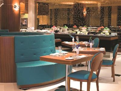 restaurant 2 - hotel avani deira - dubai, united arab emirates