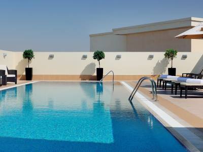 outdoor pool - hotel avani deira - dubai, united arab emirates