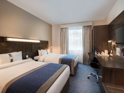 bedroom - hotel holiday inn express dubai safa park - dubai, united arab emirates