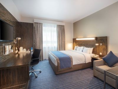 bedroom 2 - hotel holiday inn express dubai safa park - dubai, united arab emirates