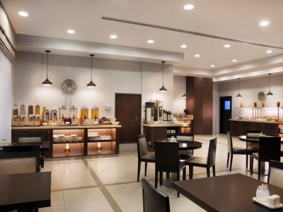restaurant - hotel holiday inn express dubai safa park - dubai, united arab emirates