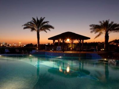 outdoor pool - hotel copthorne - dubai, united arab emirates