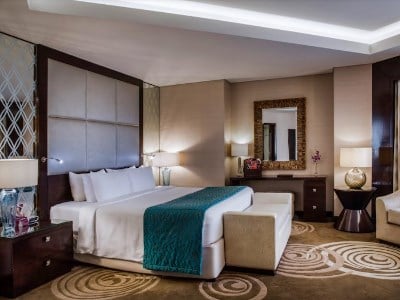 bedroom 1 - hotel crowne plaza deira - dubai, united arab emirates