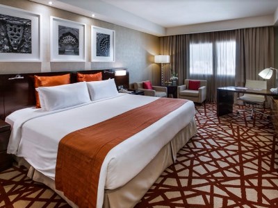 deluxe room - hotel crowne plaza deira - dubai, united arab emirates