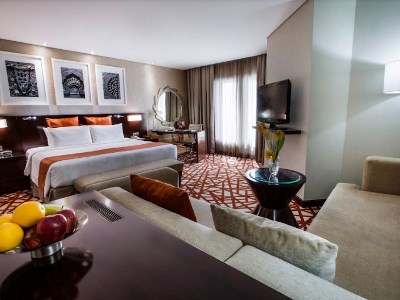 junior suite - hotel crowne plaza deira - dubai, united arab emirates