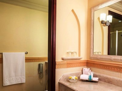 bathroom - hotel arjaan by rotana dubai media city - dubai, united arab emirates