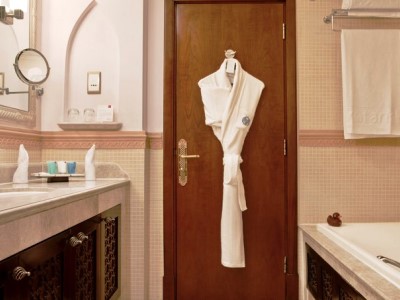 bathroom 1 - hotel arjaan by rotana dubai media city - dubai, united arab emirates
