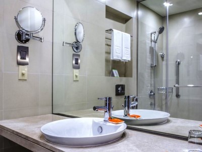 bathroom - hotel centro barsha - dubai, united arab emirates