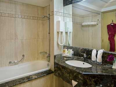 bathroom - hotel city seasons - dubai, united arab emirates