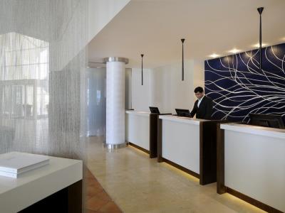 lobby - hotel copthorne lakeview hotel green community - dubai, united arab emirates