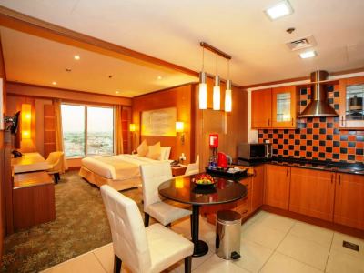 deluxe room - hotel residence inn by marriott shk zayed road - dubai, united arab emirates