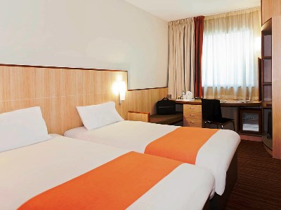 bedroom 1 - hotel ibis al barsha - dubai, united arab emirates