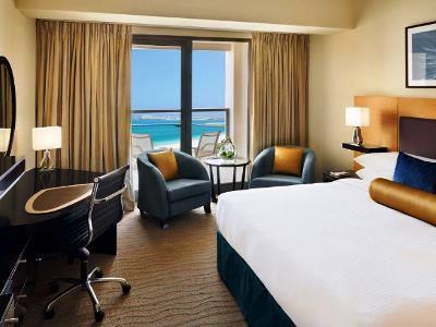 bedroom 1 - hotel movenpick jumeirah beach - dubai, united arab emirates