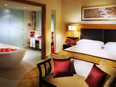 bedroom 4 - hotel movenpick jumeirah beach - dubai, united arab emirates