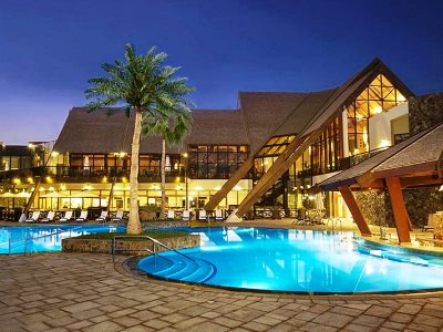 exterior view - hotel ja palm tree court - dubai, united arab emirates