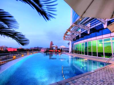 outdoor pool - hotel tamani hotel marina - dubai, united arab emirates