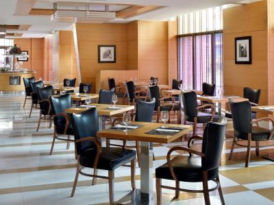 restaurant - hotel delta hotels jumeirah beach, dubai - dubai, united arab emirates
