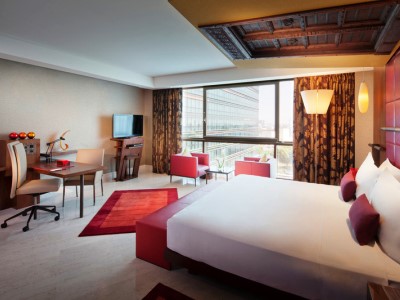 bedroom - hotel jumeirah creekside - dubai, united arab emirates