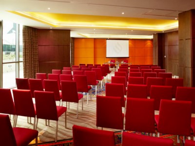 conference room - hotel jumeirah creekside - dubai, united arab emirates