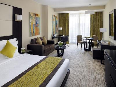 bedroom - hotel movenpick jumeirah lake tower - dubai, united arab emirates