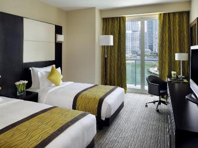 bedroom 1 - hotel movenpick jumeirah lake tower - dubai, united arab emirates