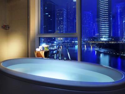 bathroom - hotel movenpick jumeirah lake tower - dubai, united arab emirates