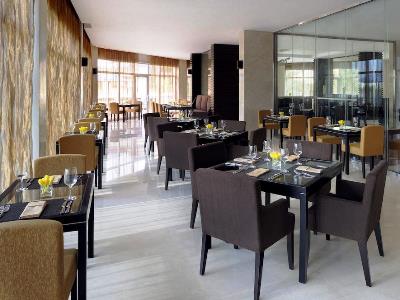 restaurant 2 - hotel movenpick jumeirah lake tower - dubai, united arab emirates