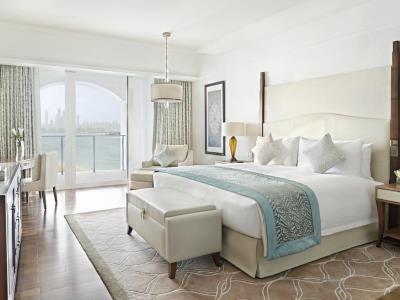 bedroom - hotel waldorf astoria - dubai, united arab emirates