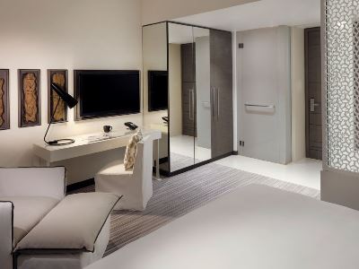 bedroom 3 - hotel hotel boulevard, autograph collection - dubai, united arab emirates