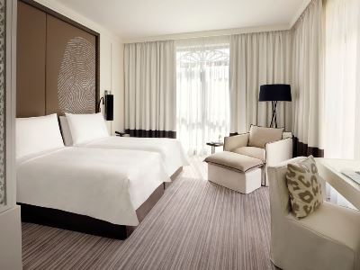 bedroom 1 - hotel hotel boulevard, autograph collection - dubai, united arab emirates