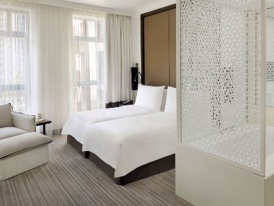 bedroom 2 - hotel hotel boulevard, autograph collection - dubai, united arab emirates