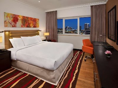 bedroom - hotel doubletree by hilton al barsha - dubai, united arab emirates
