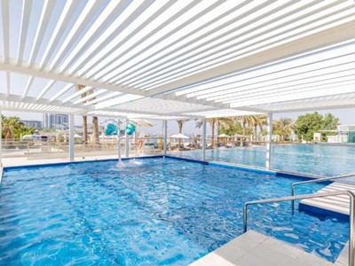 outdoor pool - hotel doubletree by hilton - jumeirah beach - dubai, united arab emirates