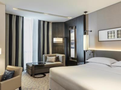 bedroom - hotel sheraton grand hotel dubai - dubai, united arab emirates
