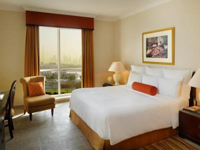 bedroom - hotel marriott executive apartments creek - dubai, united arab emirates