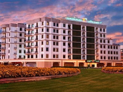 exterior view - hotel al waleed palace apartments-oud metha - dubai, united arab emirates