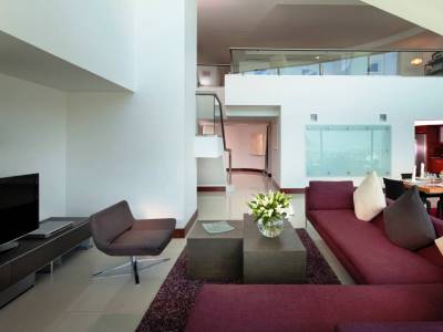 bedroom 6 - hotel jumeirah living world trade centre - dubai, united arab emirates