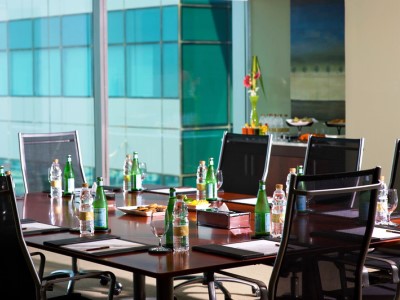 conference room - hotel jumeirah living world trade centre - dubai, united arab emirates