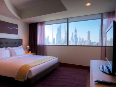 bedroom - hotel jumeirah living world trade centre - dubai, united arab emirates