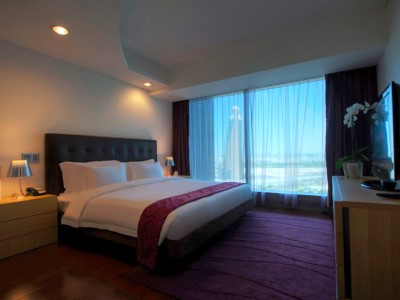 bedroom 1 - hotel jumeirah living world trade centre - dubai, united arab emirates
