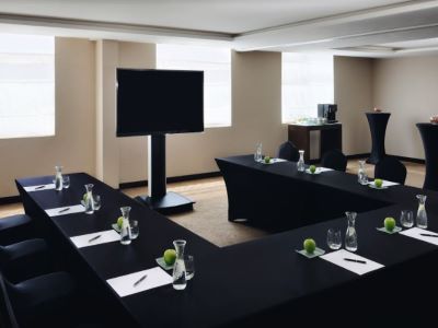 conference room - hotel movenpick htl apt al mamzar - dubai, united arab emirates