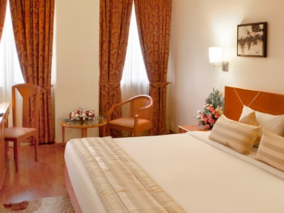 bedroom - hotel landmark hotel baniyas - dubai, united arab emirates