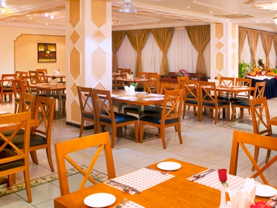 restaurant - hotel landmark hotel baniyas - dubai, united arab emirates