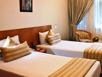 bedroom - hotel landmark plaza baniyas - dubai, united arab emirates