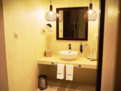 bathroom - hotel signature hotel al barsha - dubai, united arab emirates