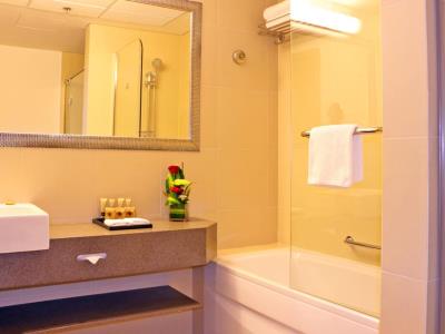 bathroom - hotel aparthotel adagio premium al barsha - dubai, united arab emirates